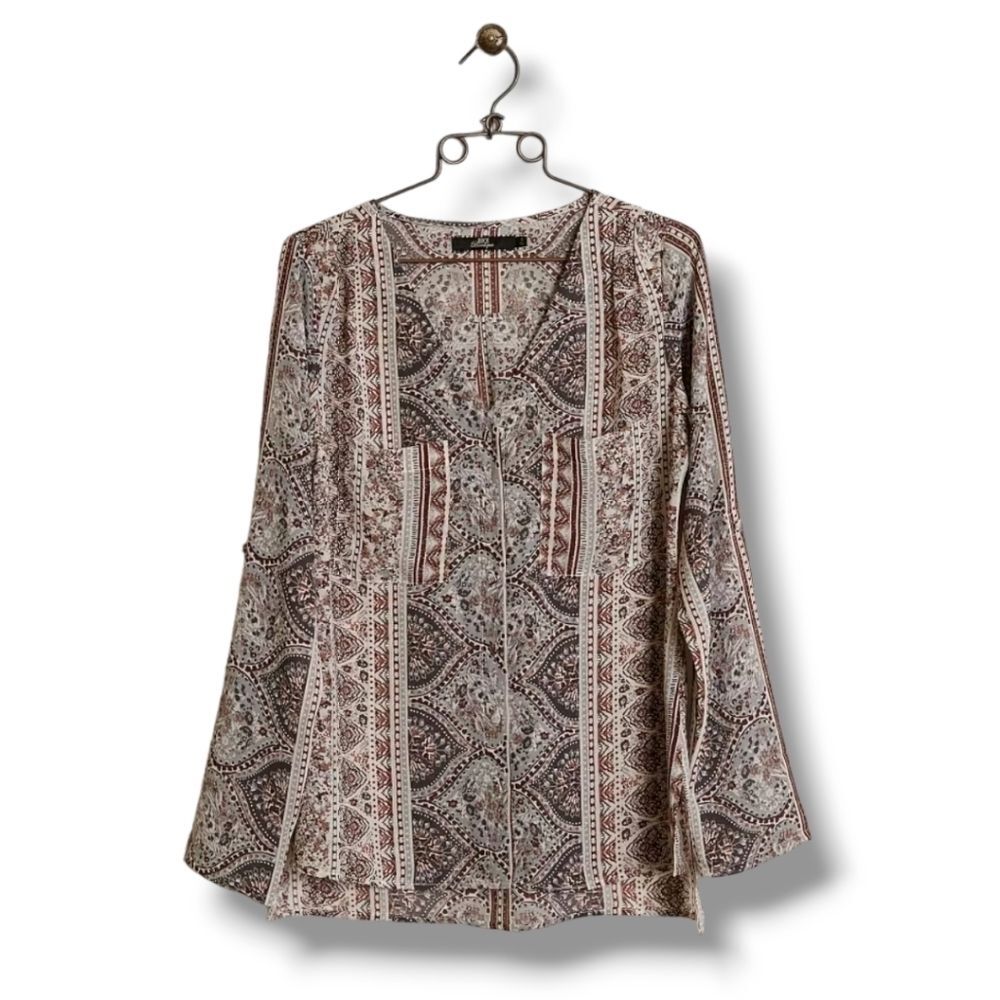 BKE Boutique printed chiffon tab sleeve blouse Large
